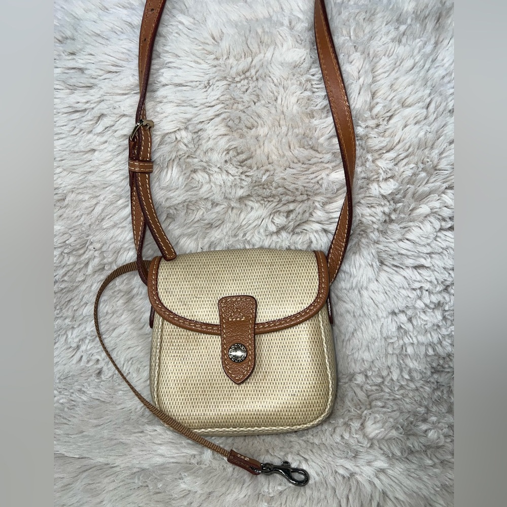 Dooney & Bourke - luxury leather purse